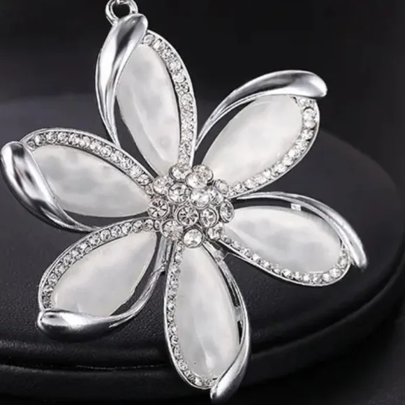 Rhinestone Flower Necklace-(G) SOLD - Picture 3 of 5